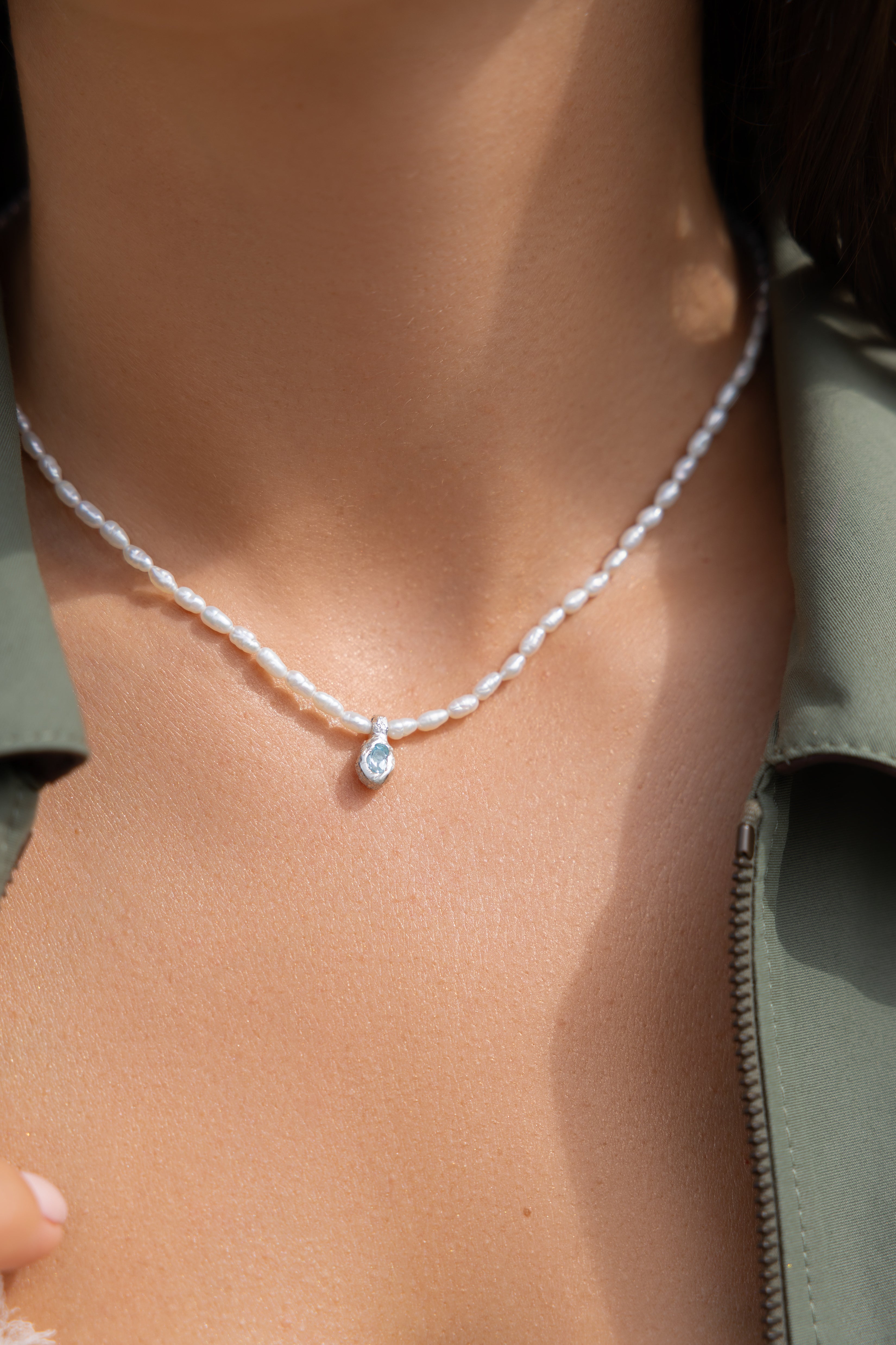 925 sterling silver freshwater pearl, blue topaz necklace L'Hiver
