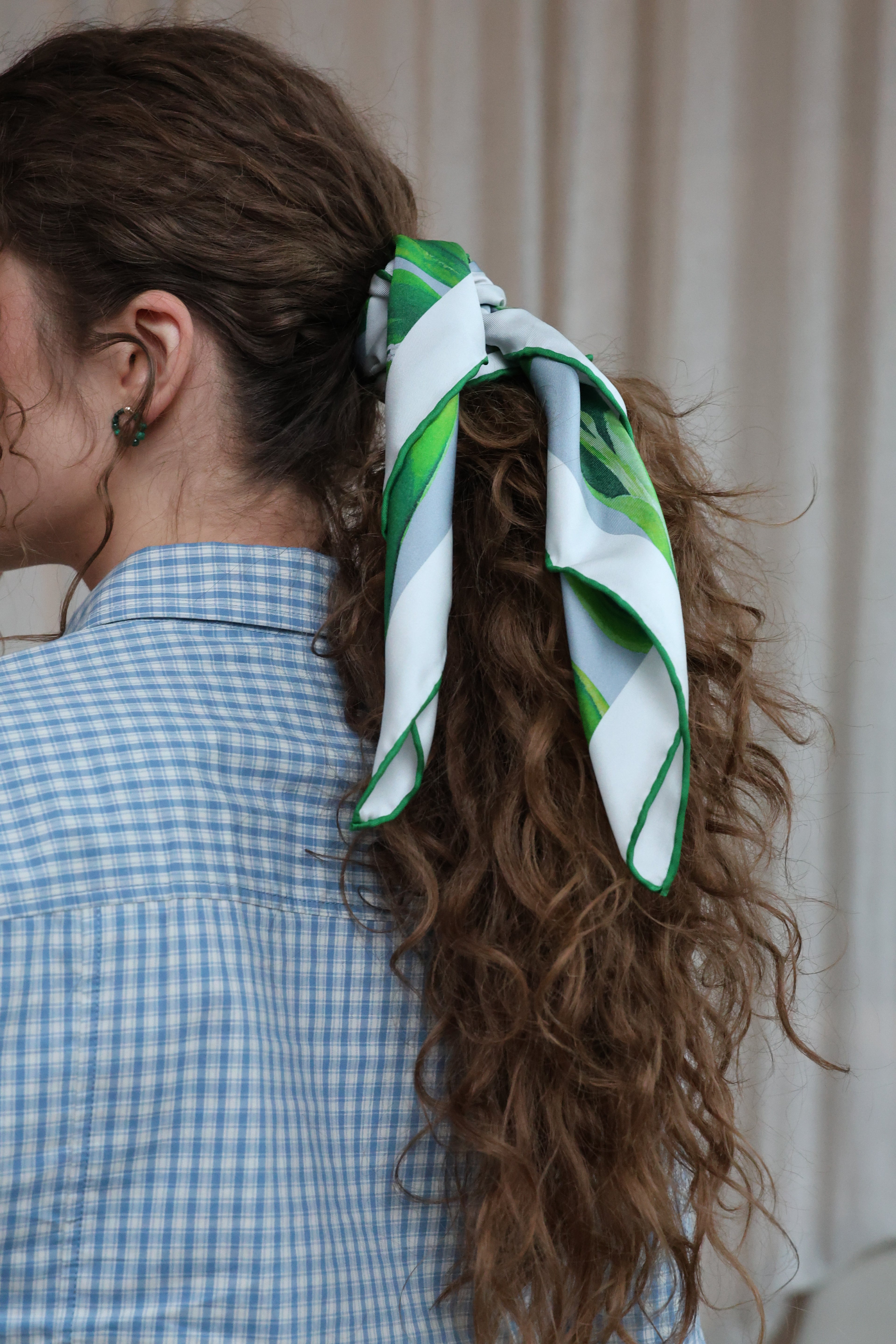 Grey square silk scarf Muguet - small