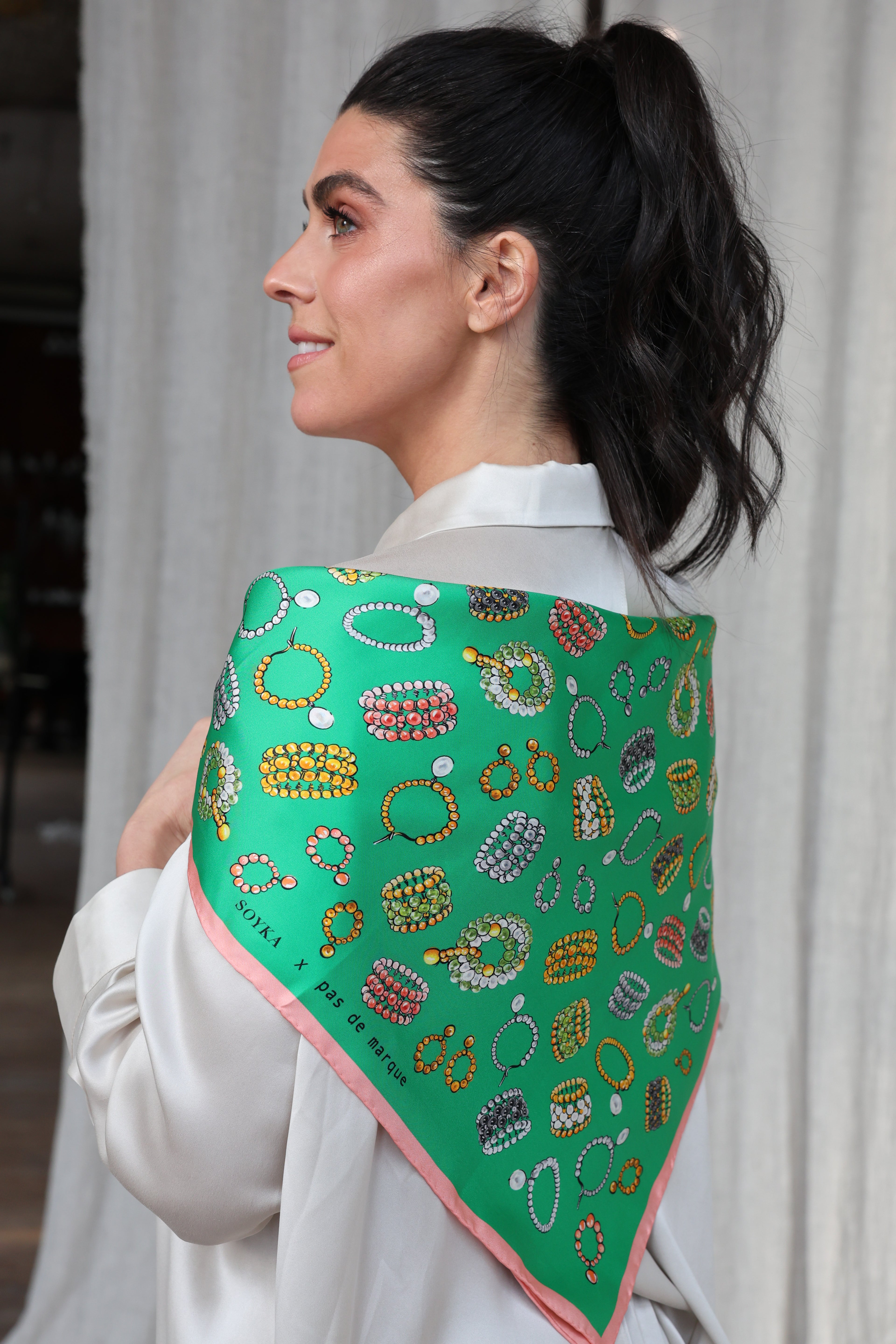 Green square silk Scarf Trésor - small