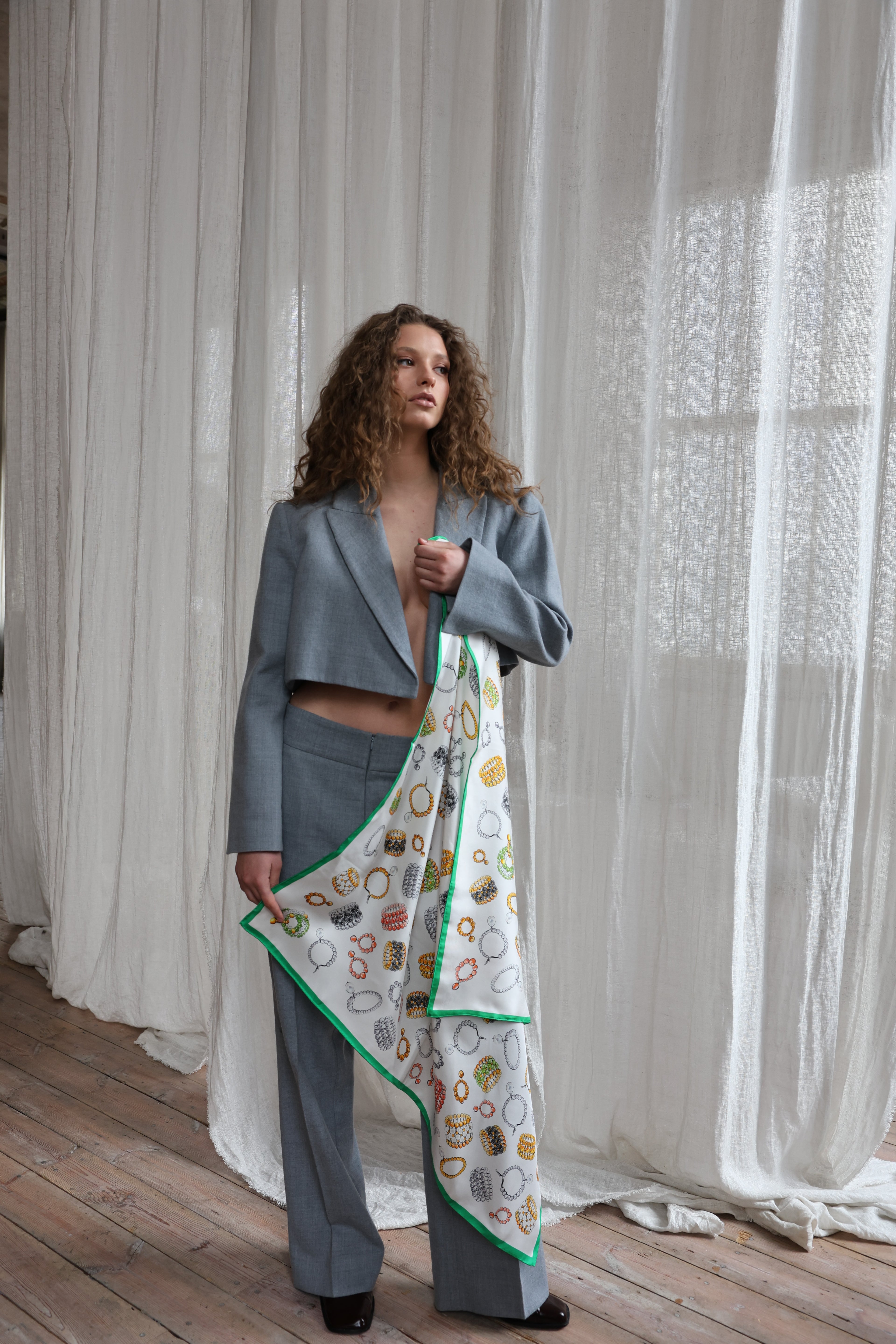 Ivory square silk Scarf Trésor - medium