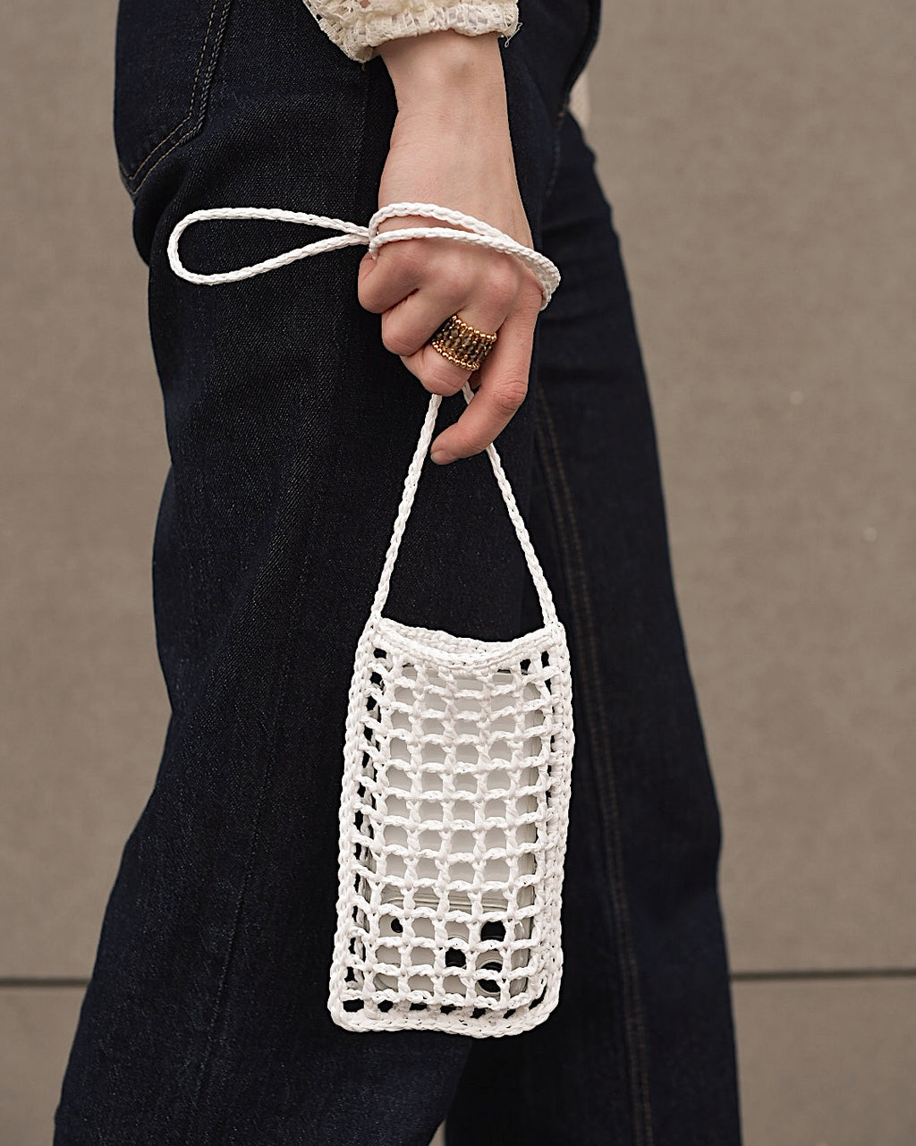White raffia phone bag Le Portable