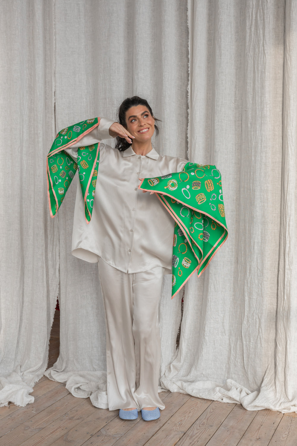 Green square silk scarf Trésor - medium