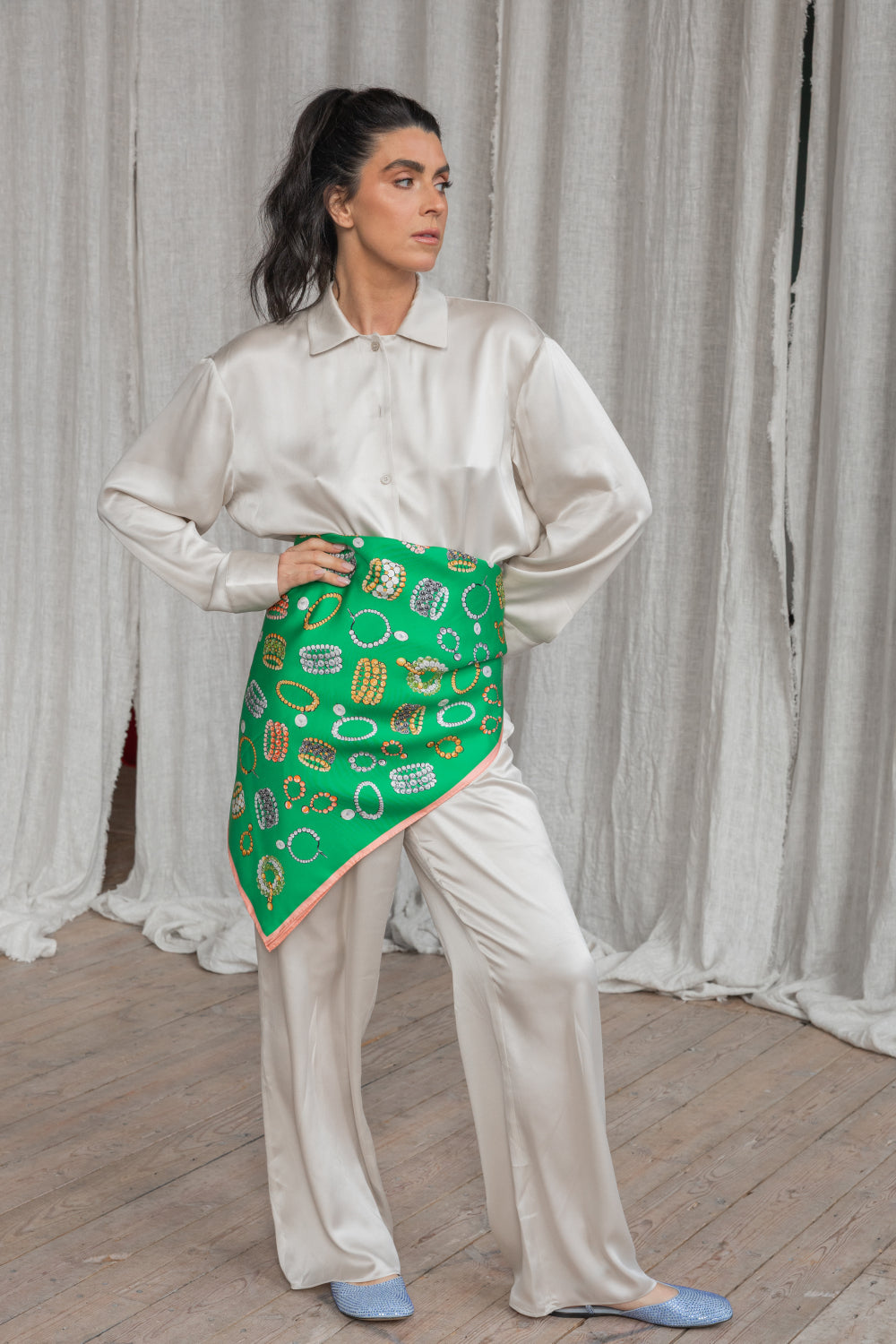 Green square silk scarf Trésor - medium