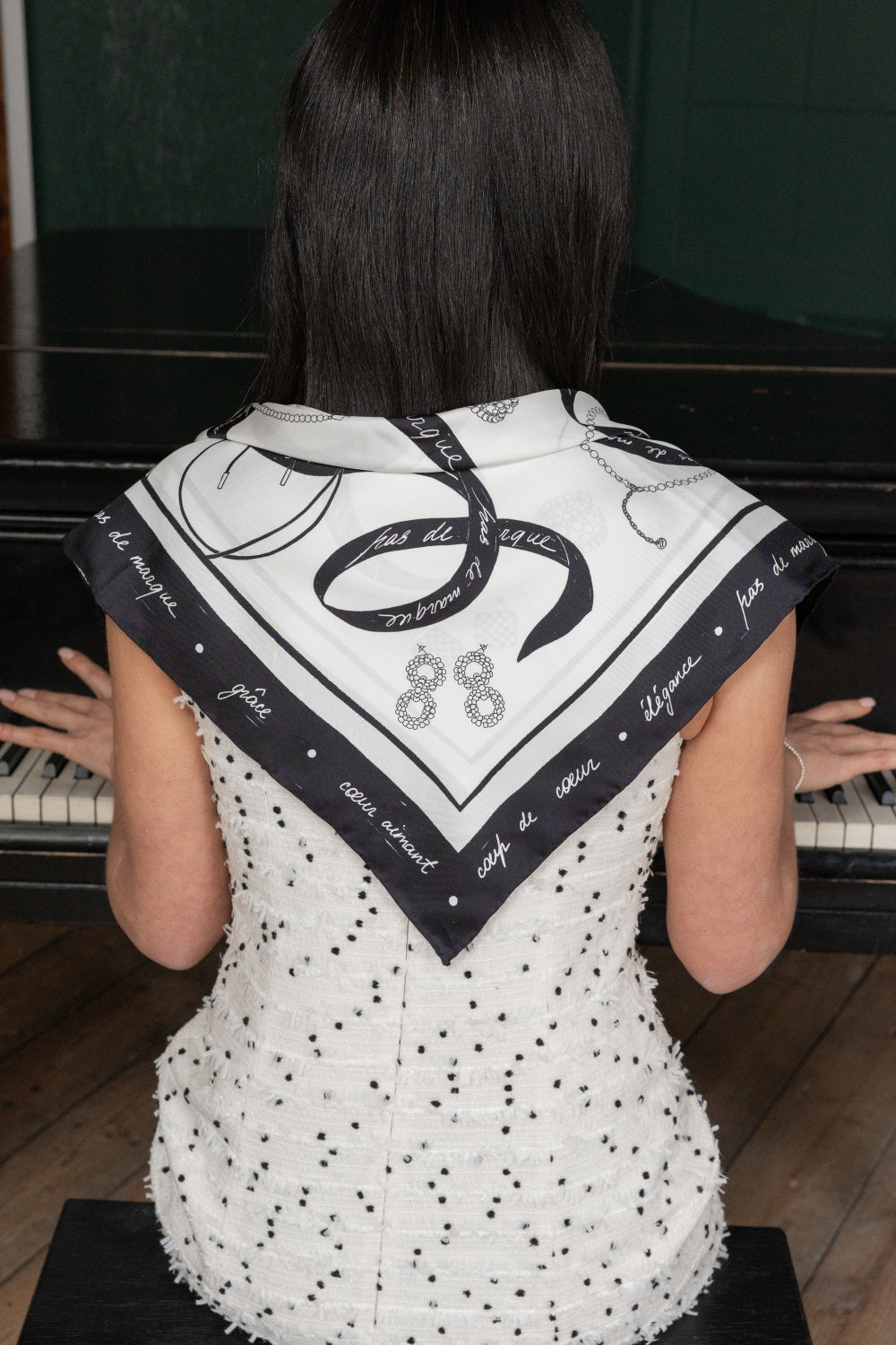 Black and white square silk scarf Esquisse - small
