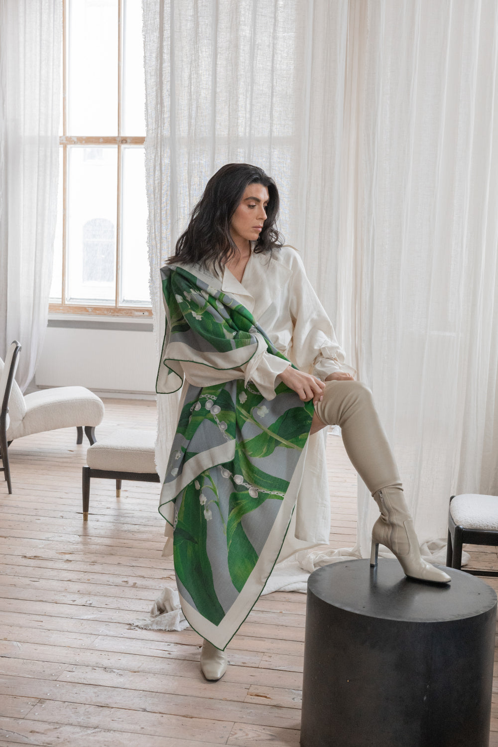 Grey square cashmere and silk scarf Muguet - large
