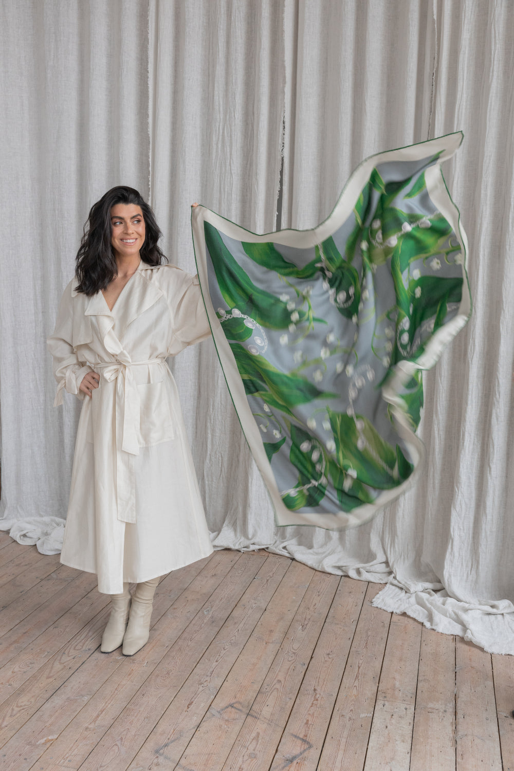 Grey square cashmere and silk scarf Muguet - large