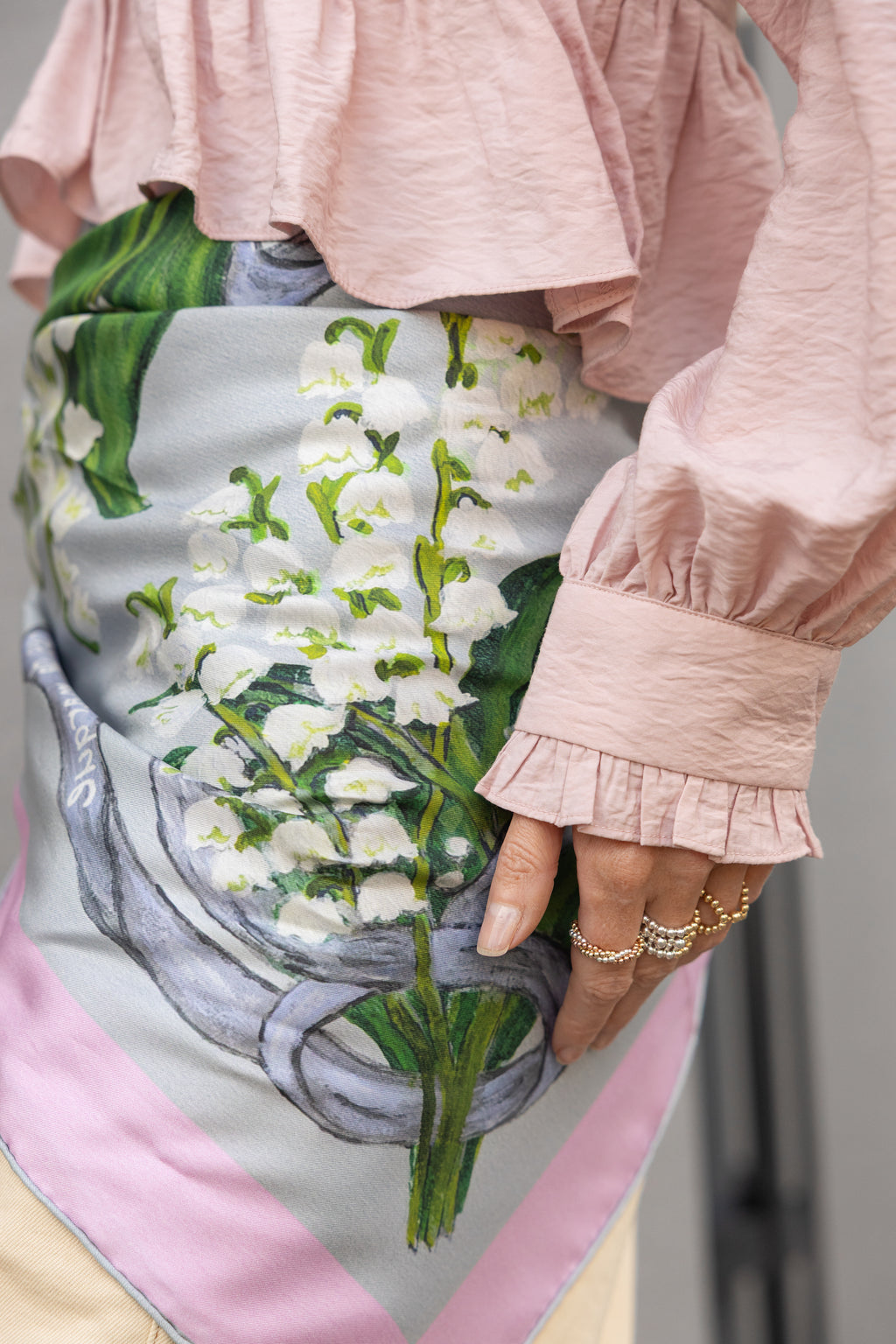 Pink square silk scarf Jardin Secret - medium