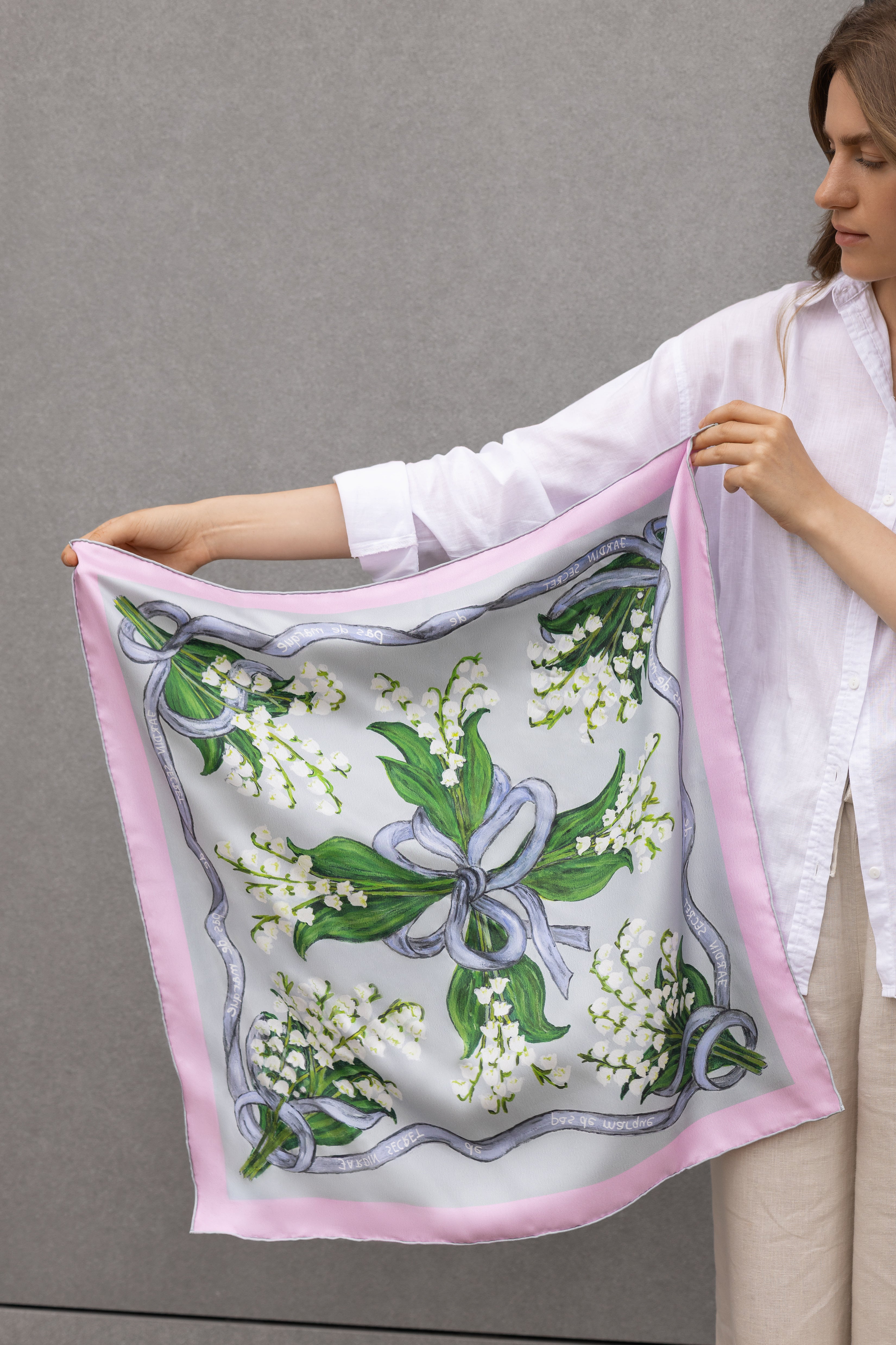Pink square silk scarf Jardin Secret - small