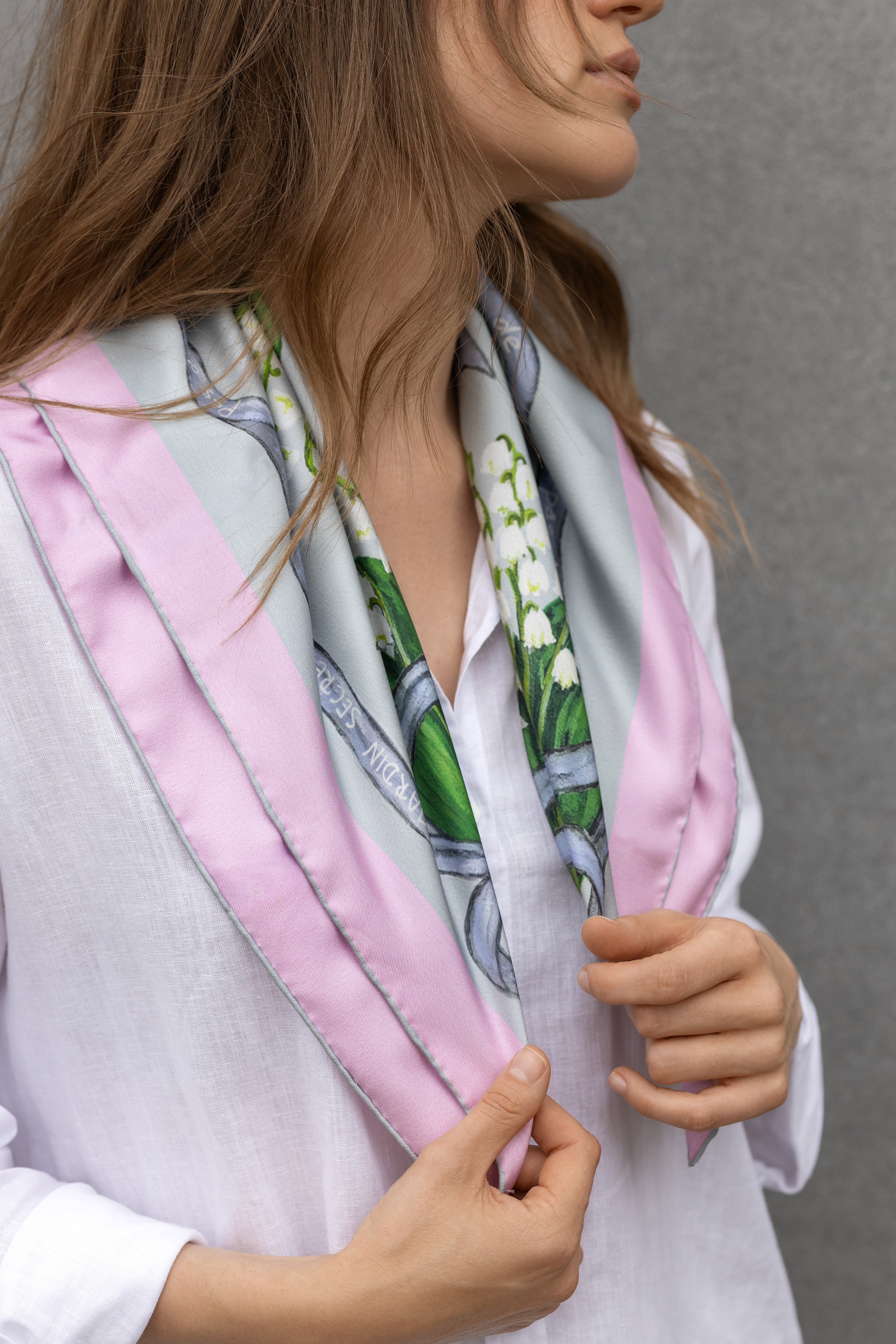 Pink square silk scarf Jardin Secret - small