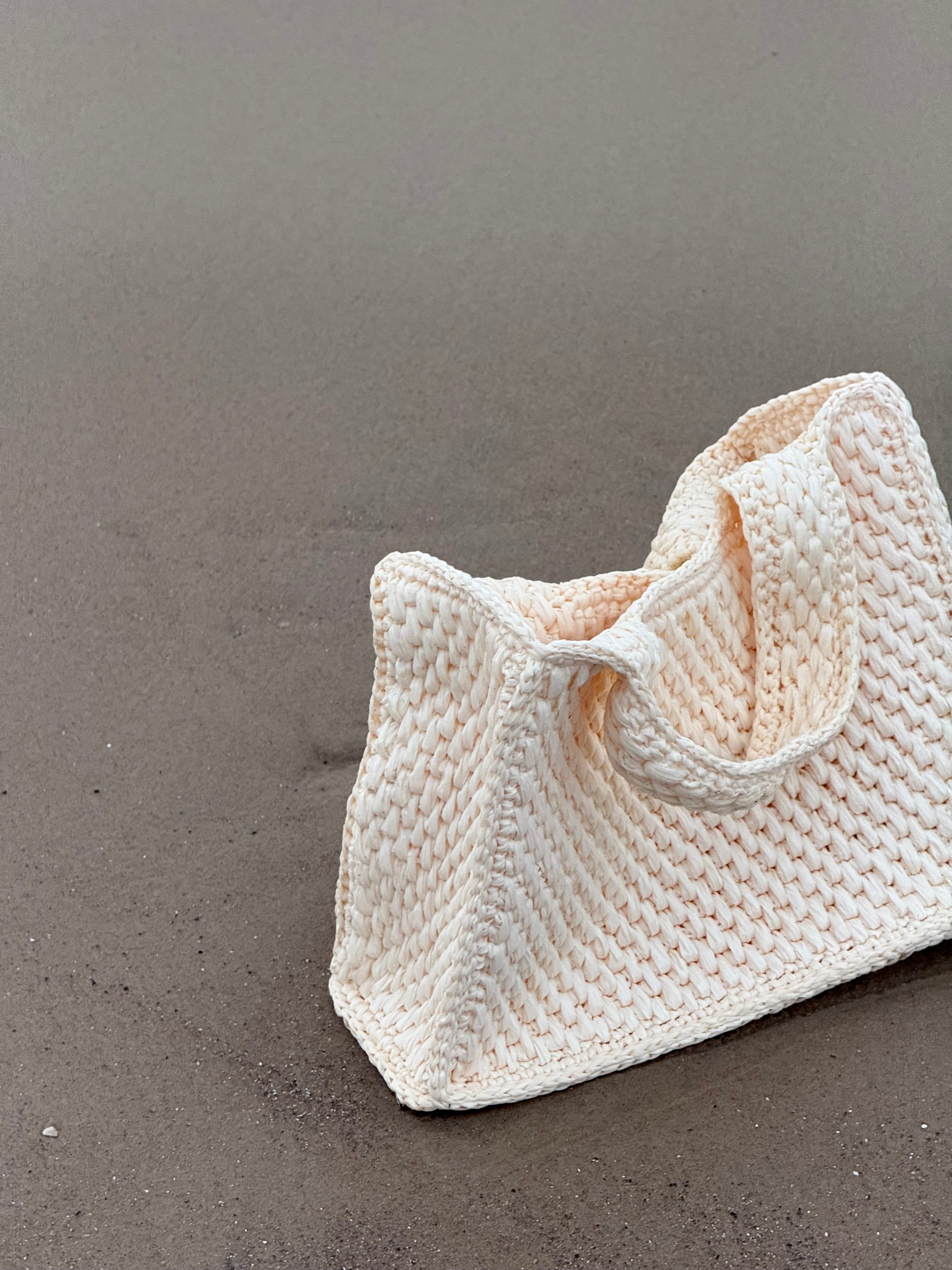 Ziloņkaula krāsas rafijas soma Le Carré Petit