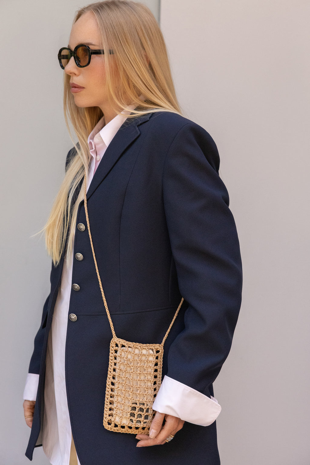 Beige raffia phone bag Le Portable