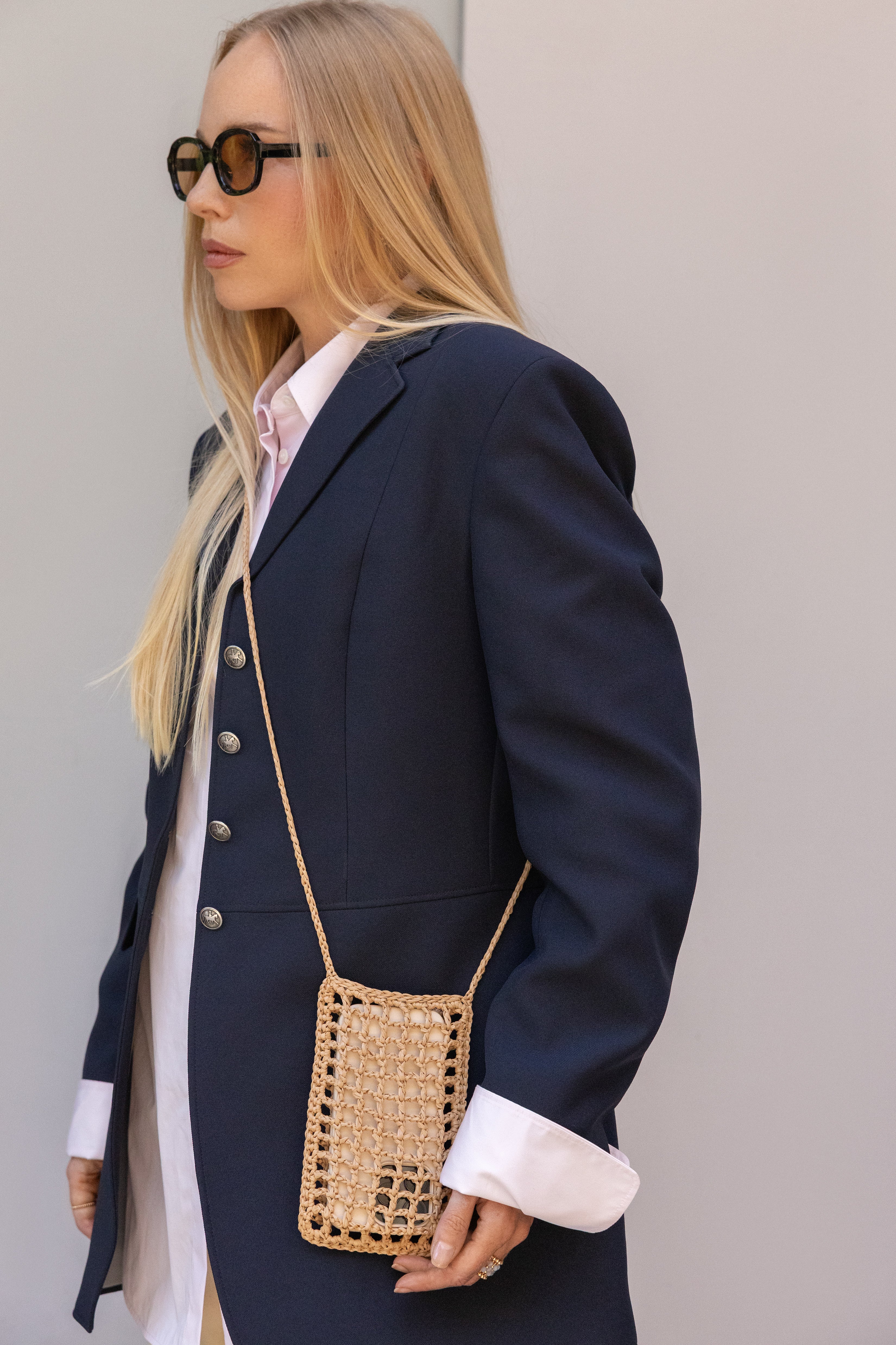 Beige raffia phone bag Le Portable