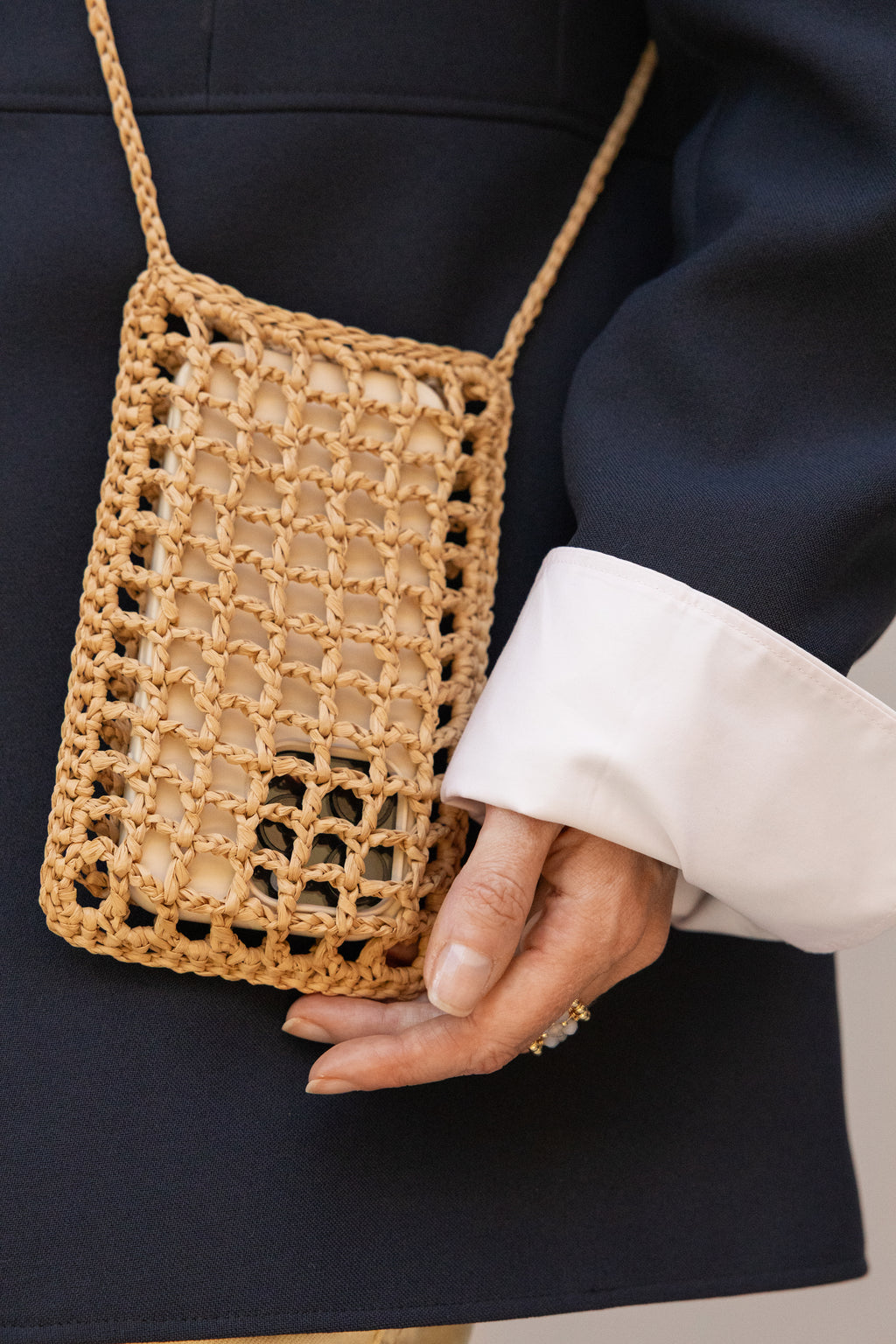 Beige raffia phone bag Le Portable