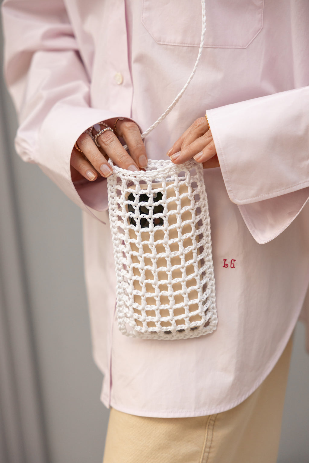 White raffia phone bag Le Portable