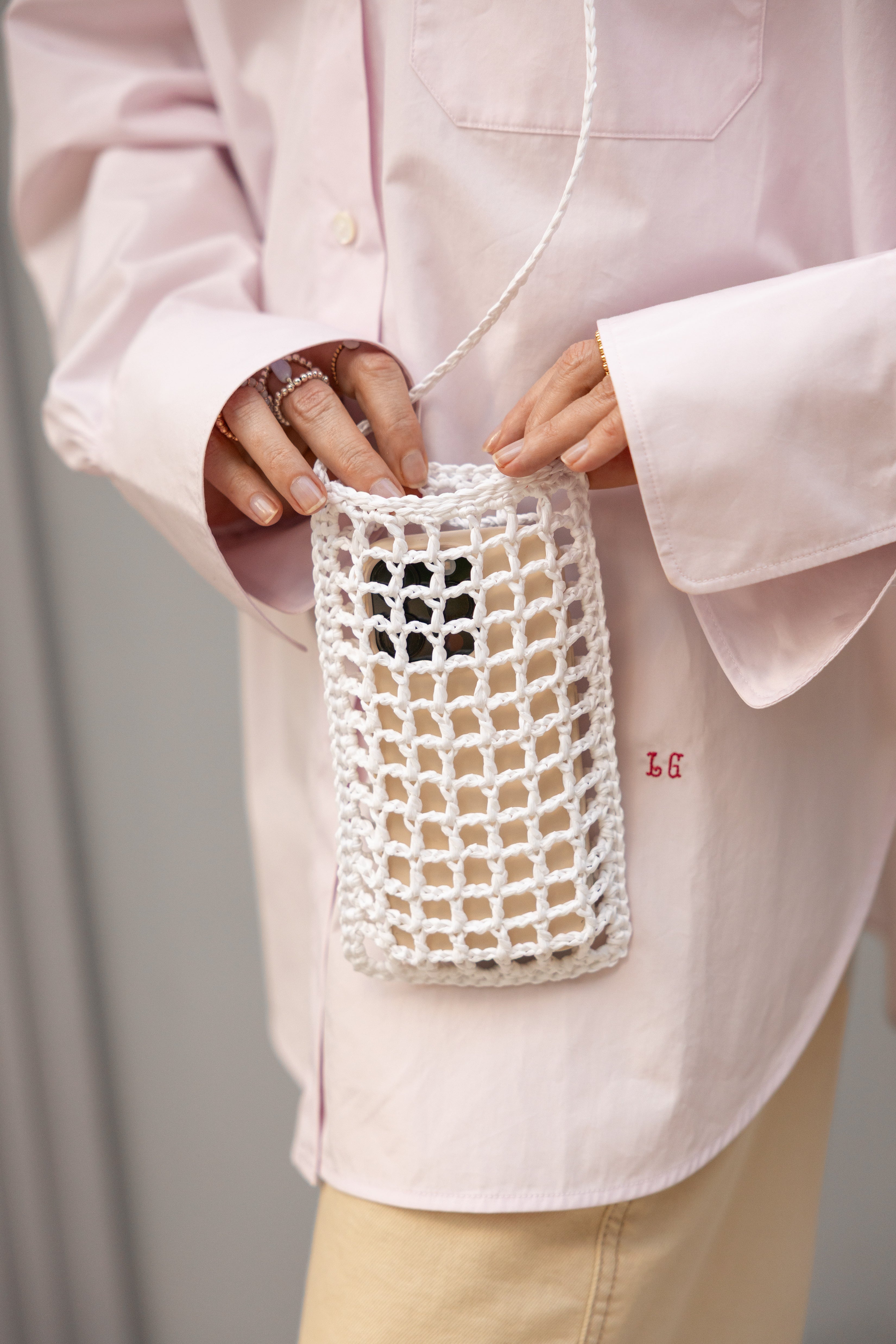 White raffia phone bag Le Portable