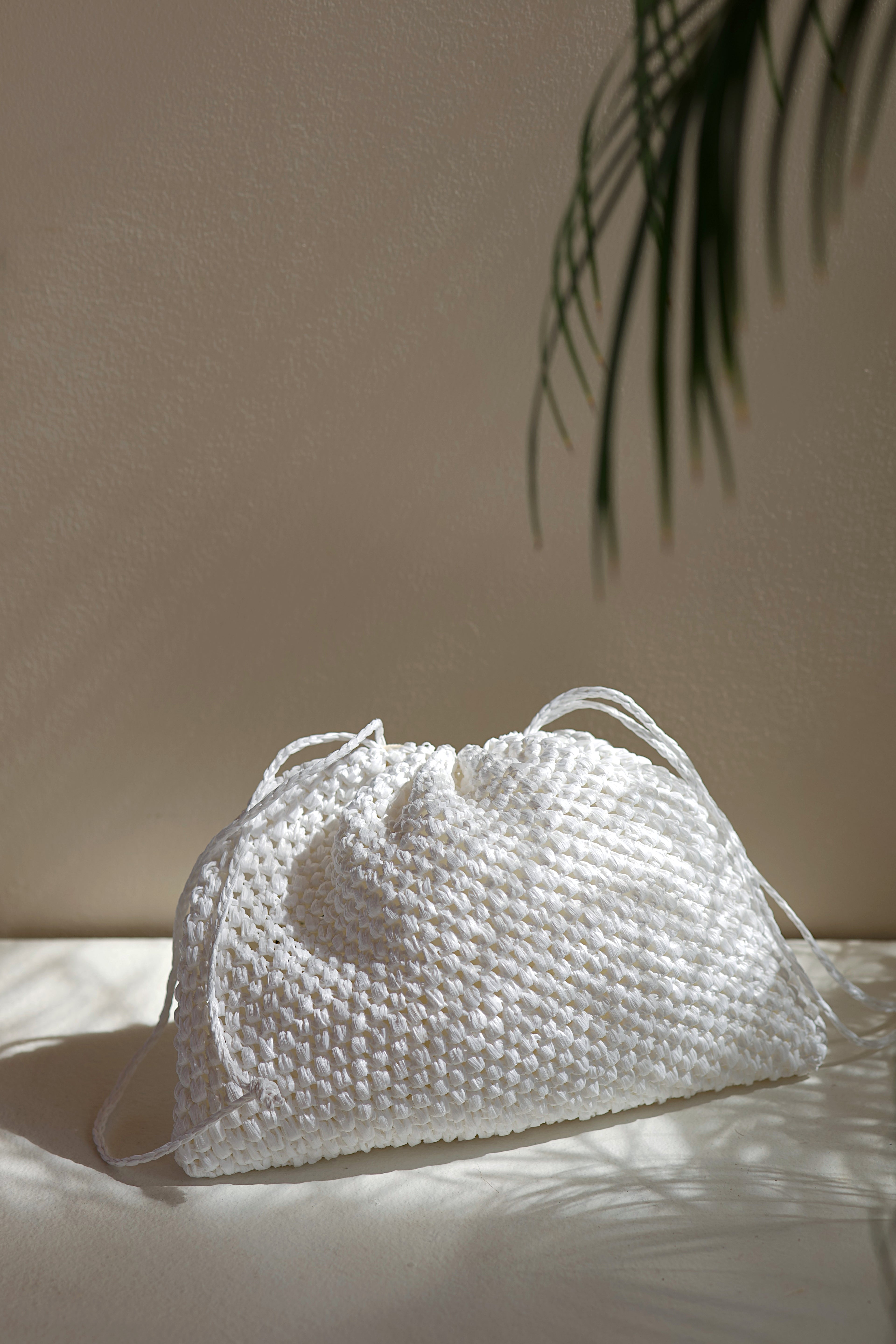 White raffia pouch La Poche Grande