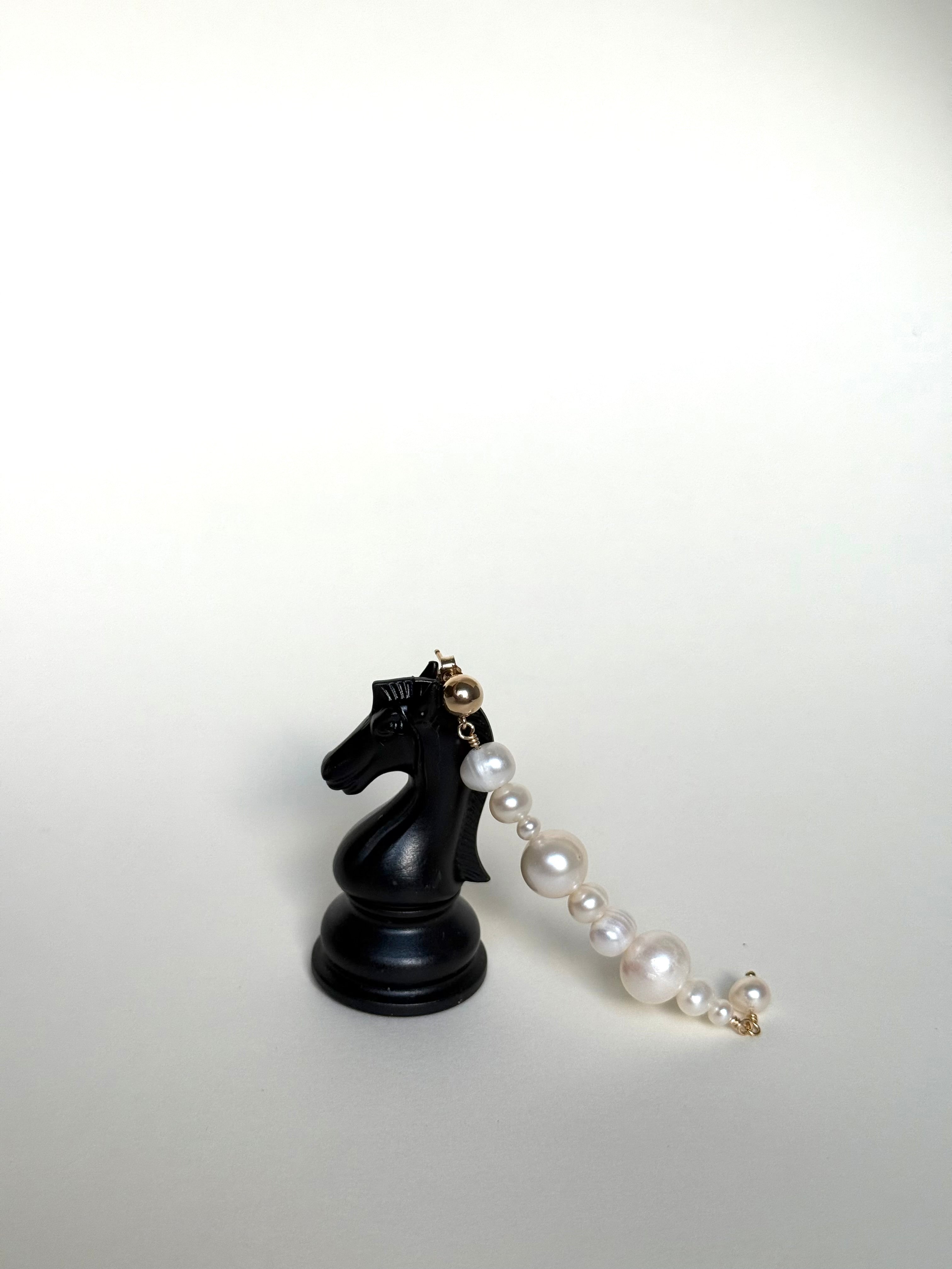 Auskari La Chenille - apzeltījums gold-filled, baltās pērles