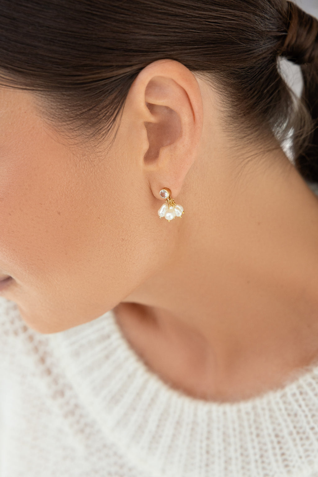 Gold-filled white freshwater pearl and white topaz earrings Le Cassis