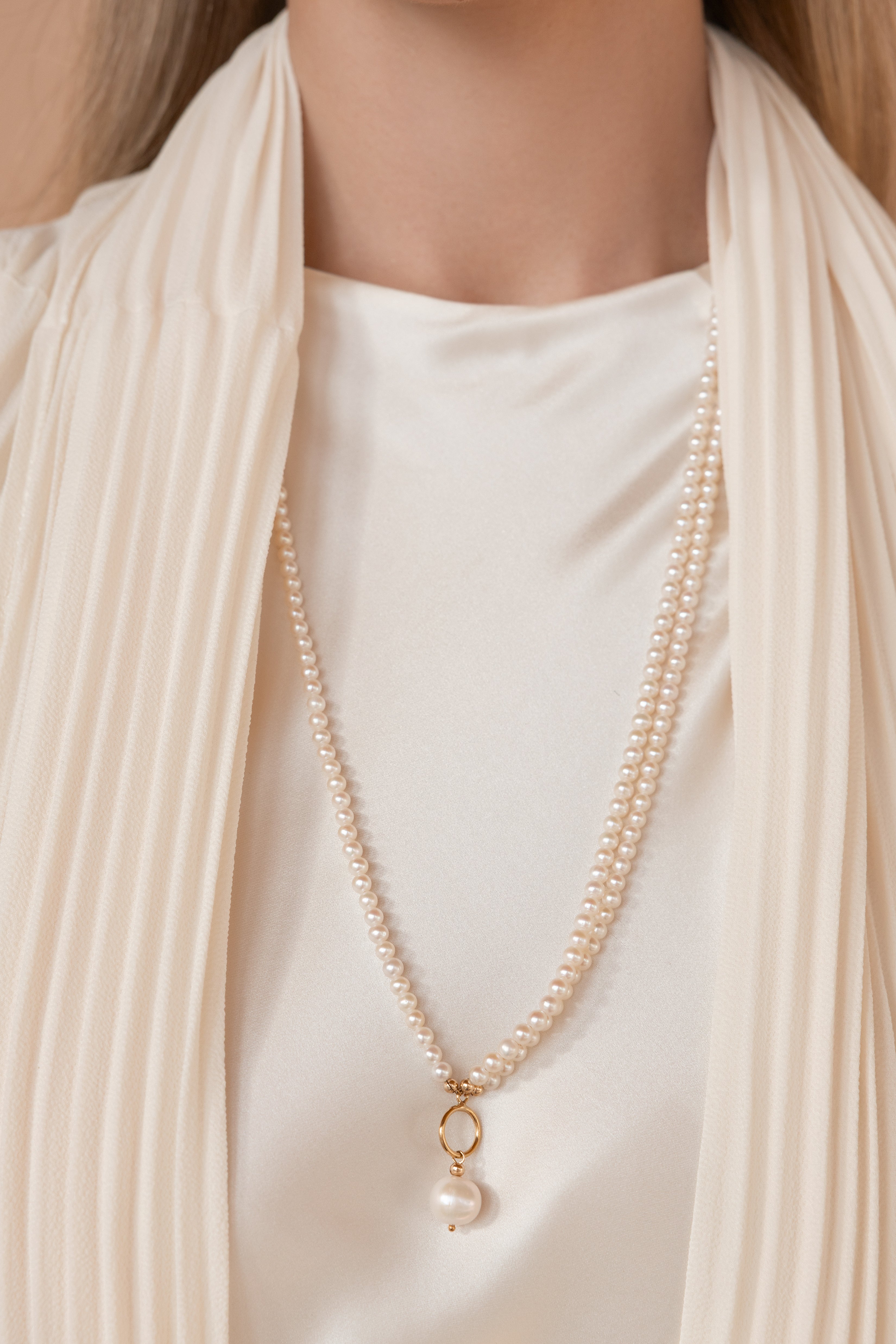 Kaklarota Fiancée - apzeltījums gold-filled, baltās upes pērles
