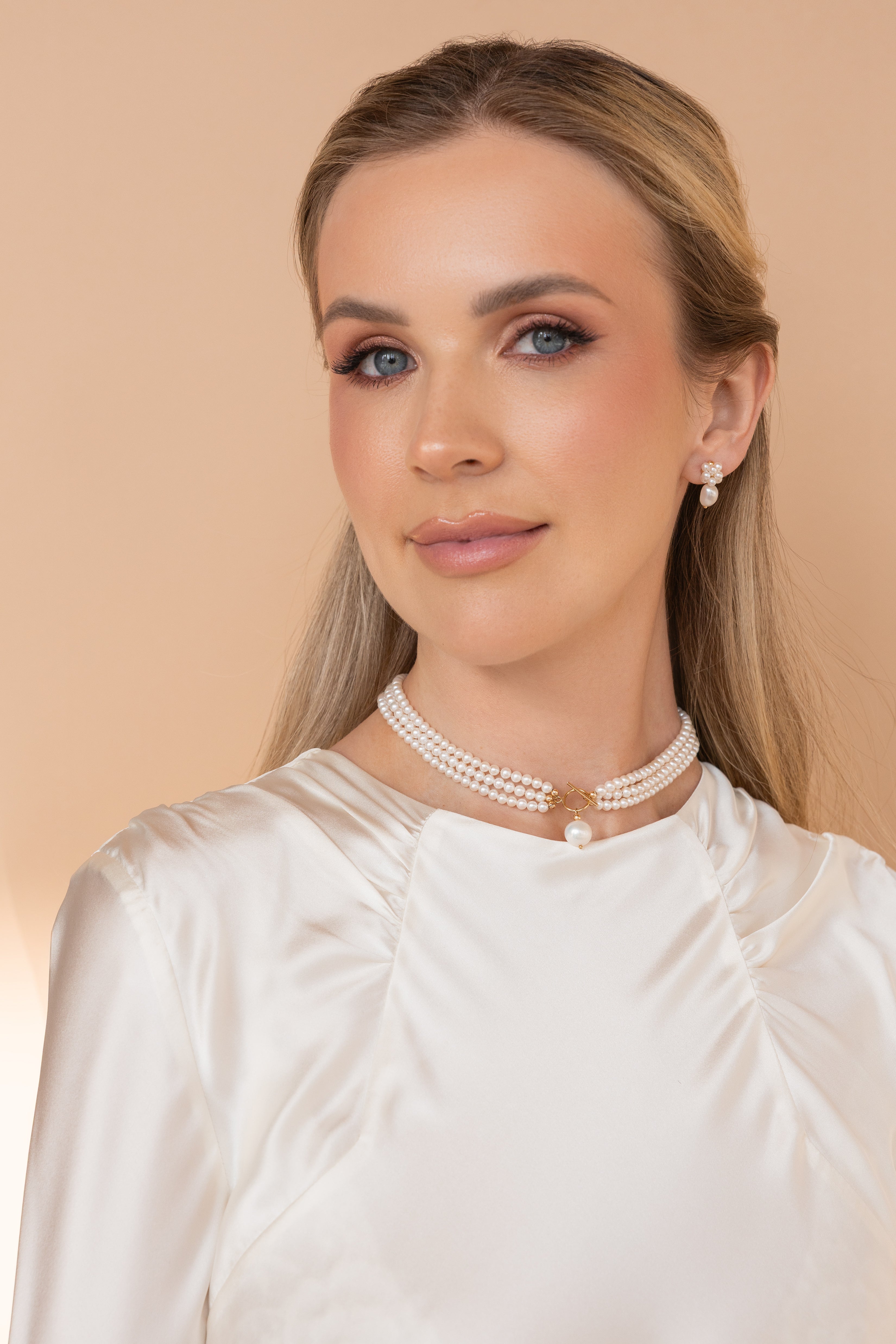 Kaklarota Fiancée - apzeltījums gold-filled, baltās upes pērles