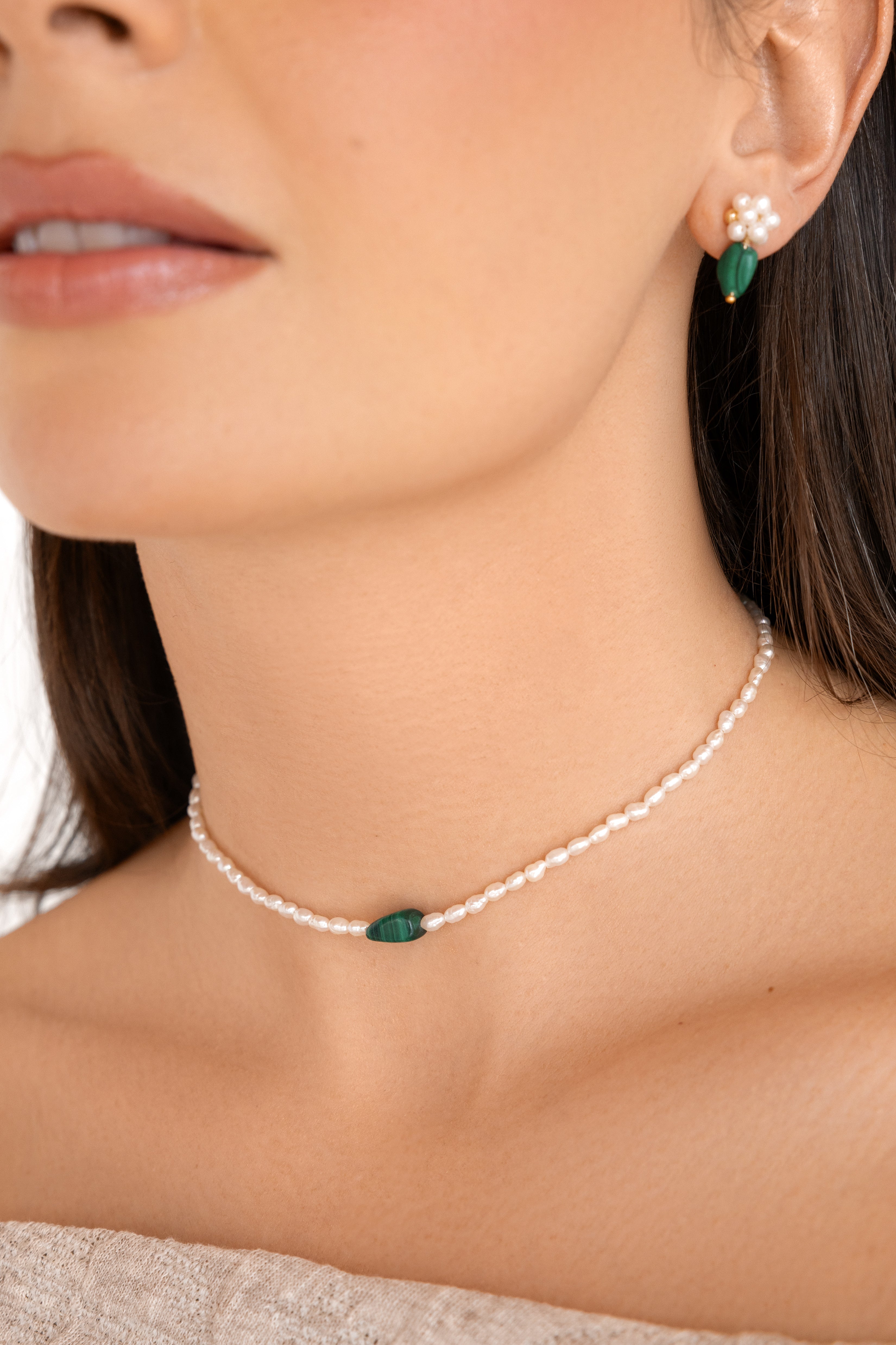 925 sterling silver white freshwater pearl, malachite choker Milieu