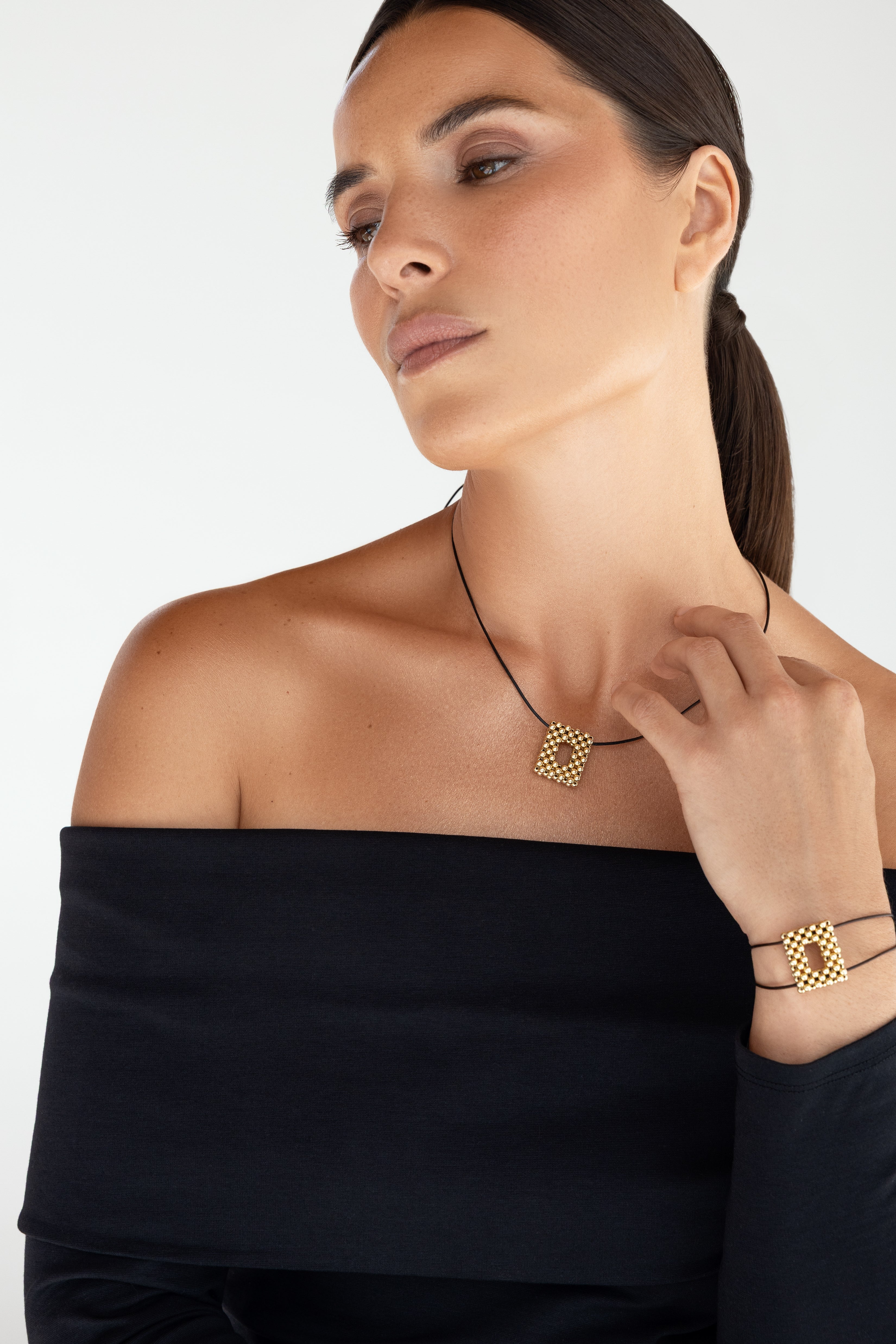 Gold-filled pendant Le O