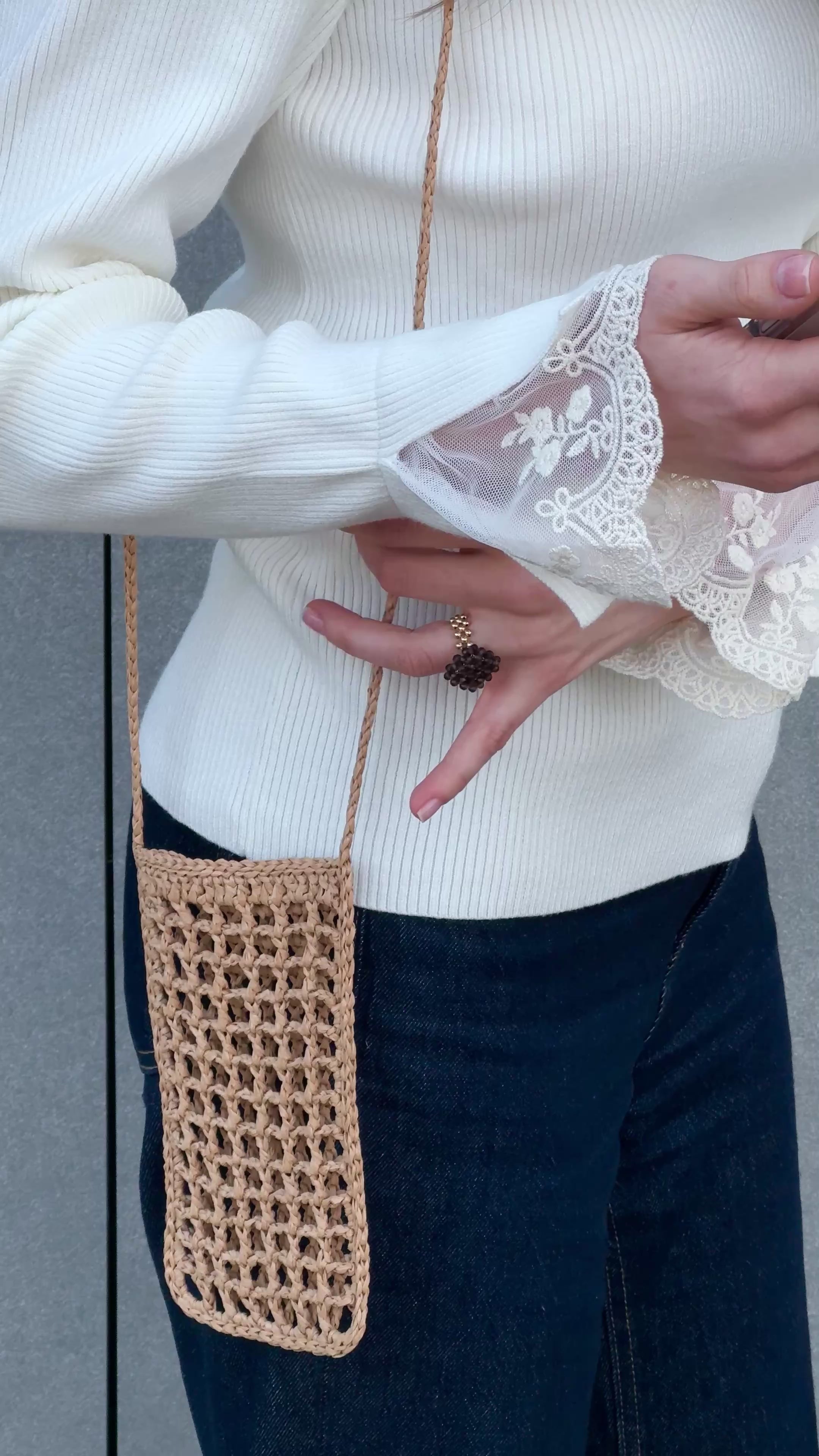 Beige raffia phone bag Le Portable