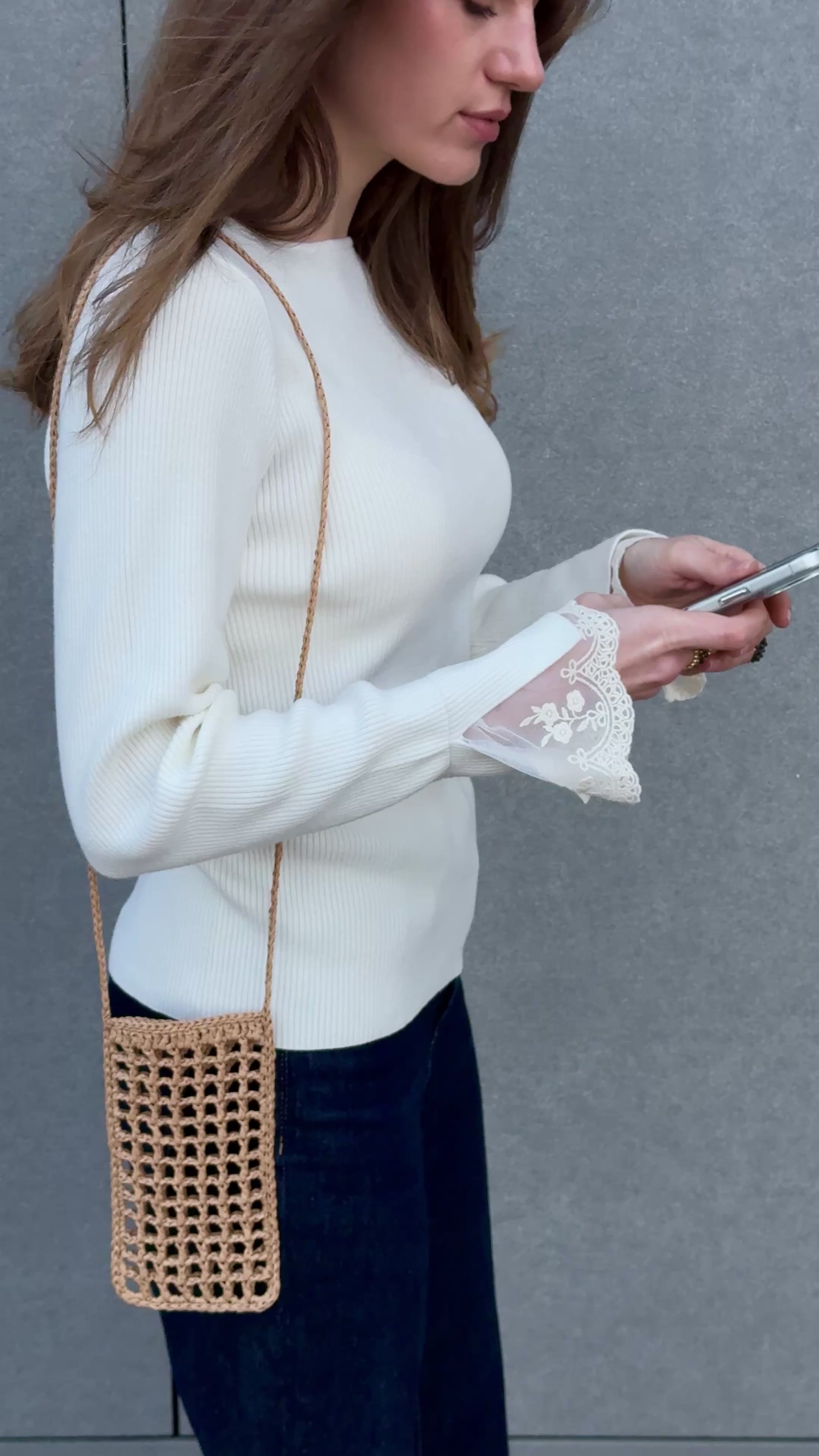 Beige raffia phone bag Le Portable